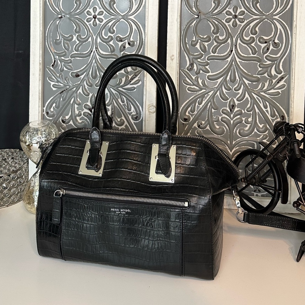 HENRI BENDEL Doctors Bag measures 12”L x 7”W x 8”H, EUC